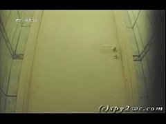 Порно фото скрытой камерой в туалете русских девок